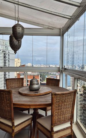 Apartamento à venda com 400m², 4 quartos e 6 vagas Apartamento à venda com 400m², 4 quartos e 6 vagasVaranda
