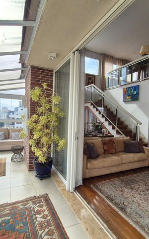 Apartamento à venda com 400m², 4 quartos e 6 vagas Apartamento à venda com 400m², 4 quartos e 6 vagasVaranda