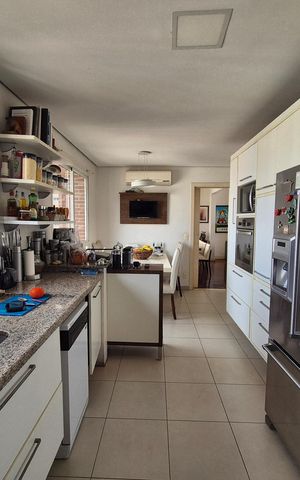 Apartamento à venda com 400m², 4 quartos e 6 vagas Apartamento à venda com 400m², 4 quartos e 6 vagasCozinha