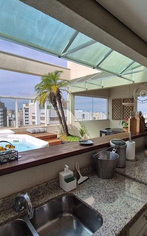 Apartamento à venda com 400m², 4 quartos e 6 vagas Apartamento à venda com 400m², 4 quartos e 6 vagasVaranda