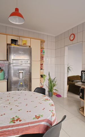 Casa à venda com 135m², 4 quartos e 3 vagasCoinha 2