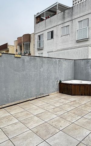 Apartamento à venda com 184m², 3 quartos e 4 vagas Apartamento à venda com 184m², 3 quartos e 4 vagasCobertura