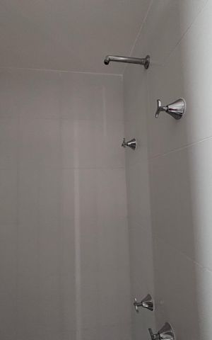 Apartamento para alugar com 99m², 2 quartos e 1 vaga Apartamento para alugar com 99m², 2 quartos e 1 vagaBanheiro do Quarto 1