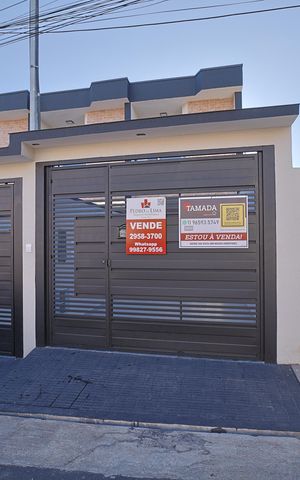 Casa para alugar com 110m², 3 quartos e 2 vagasFachada