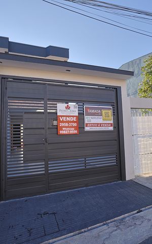 Casa para alugar com 110m², 3 quartos e 2 vagasFachada