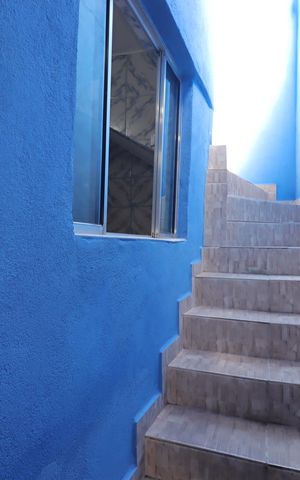 Casa para alugar com 58m², 1 quarto e 2 vagasEscada