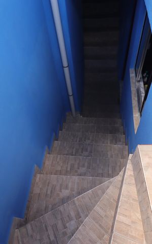 Casa para alugar com 58m², 1 quarto e 2 vagasEscada