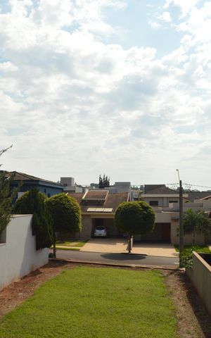 Casa de condomínio para alugar com 310m², 3 quartos e 3 vagasSuíte