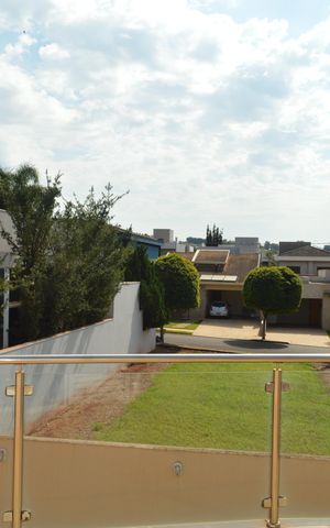 Casa de condomínio para alugar com 310m², 3 quartos e 3 vagasSuíte