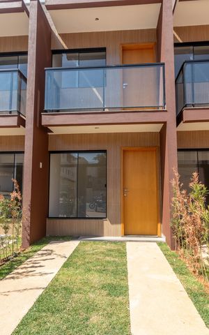 Casa à venda com 99m², 3 quartos e 1 vaga Casa à venda com 99m², 3 quartos e 1 vagaFachada