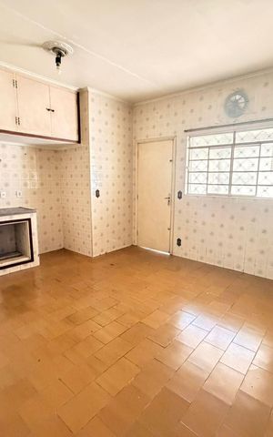 Casa à venda com 398m², 5 quartos e 4 vagas Casa à venda com 398m², 5 quartos e 4 vagasCozinha
