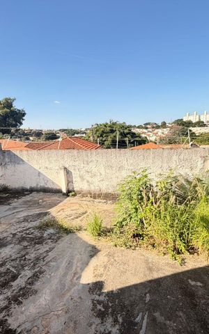 Casa à venda com 398m², 5 quartos e 4 vagas Casa à venda com 398m², 5 quartos e 4 vagasÁrea externa