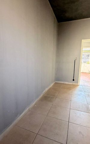Casa à venda com 398m², 5 quartos e 4 vagas Casa à venda com 398m², 5 quartos e 4 vagasSala
