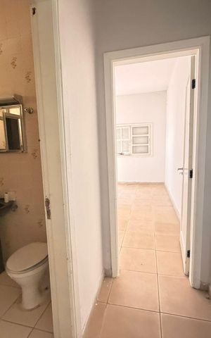Casa à venda com 398m², 5 quartos e 4 vagas Casa à venda com 398m², 5 quartos e 4 vagasBanheiro