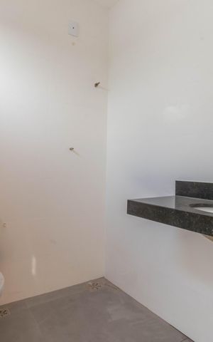 Casa à venda com 99m², 3 quartos e 1 vagaBanheiro