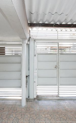 Casa à venda com 190m², 2 quartos e 2 vagas Casa à venda com 190m², 2 quartos e 2 vagasGaragem