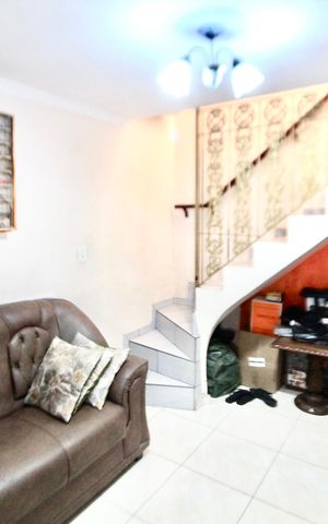 Casa à venda com 71m², 2 quartos e 2 vagas Casa à venda com 71m², 2 quartos e 2 vagasSala