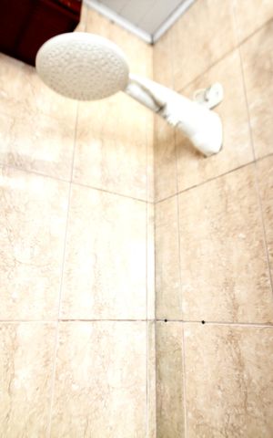 Casa à venda com 71m², 2 quartos e 2 vagas Casa à venda com 71m², 2 quartos e 2 vagasBanheiro 1