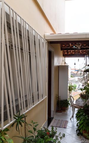 Casa para alugar com 125m², 4 quartos e 4 vagasCorredor externo
