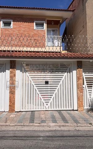 Casa para alugar com 125m², 4 quartos e 4 vagas Casa para alugar com 125m², 4 quartos e 4 vagasFachada