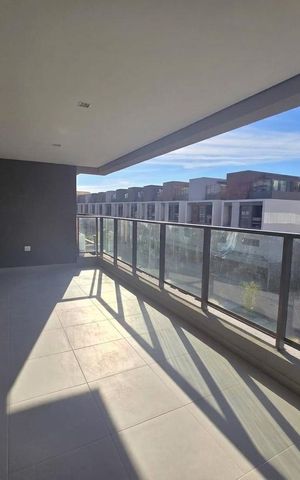 Apartamento à venda com 167m², 3 quartos e 3 vagas Apartamento à venda com 167m², 3 quartos e 3 vagasVaranda