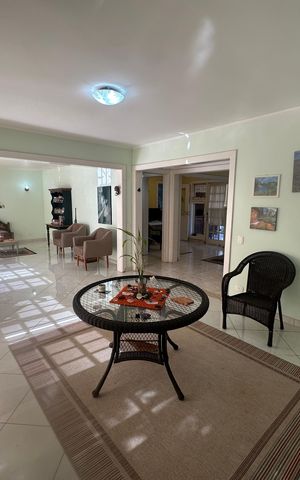 Casa de condomínio à venda com 342m², 2 quartos e 4 vagasSala Intima