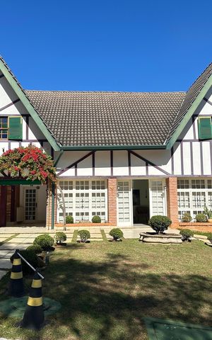 Casa de condomínio à venda com 342m², 2 quartos e 4 vagasFachada