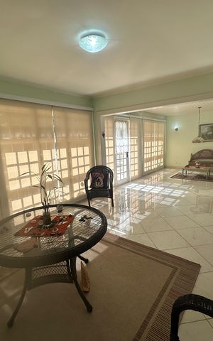 Casa de condomínio à venda com 342m², 2 quartos e 4 vagasSala Intima