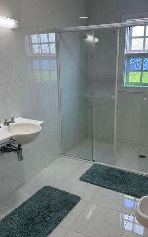 Casa de condomínio à venda com 342m², 2 quartos e 4 vagasBanheiro - Suite2