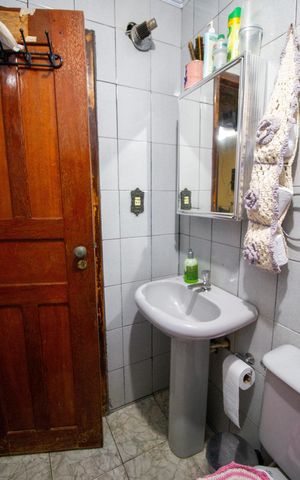 Casa à venda com 250m², 5 quartos e 3 vagasBanheiro social