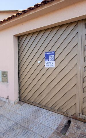 Casa à venda com 250m², 5 quartos e 3 vagasFachada