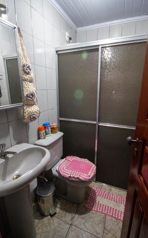 Casa à venda com 250m², 5 quartos e 3 vagasBanheiro social