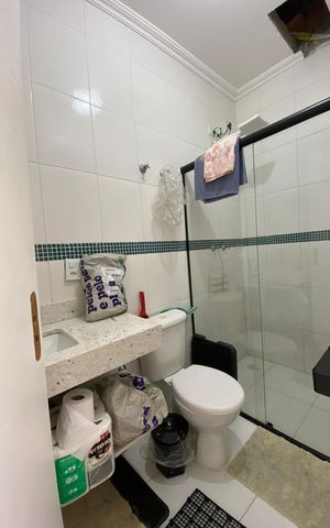 Casa à venda com 98m², 3 quartos e 2 vagas Casa à venda com 98m², 3 quartos e 2 vagasBanheiro