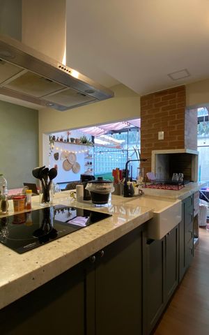 Casa à venda com 98m², 3 quartos e 2 vagas Casa à venda com 98m², 3 quartos e 2 vagasCozinha
