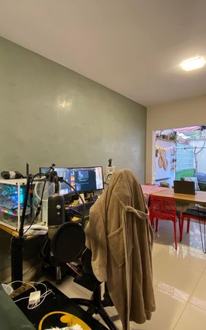 Casa à venda com 98m², 3 quartos e 2 vagas Casa à venda com 98m², 3 quartos e 2 vagasSala