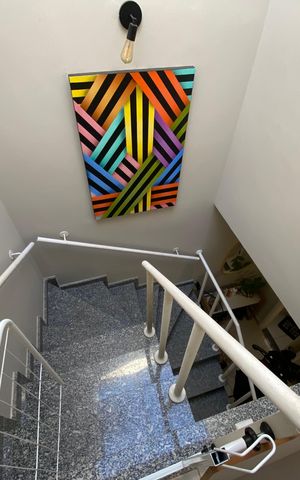 Casa à venda com 98m², 3 quartos e 2 vagas Casa à venda com 98m², 3 quartos e 2 vagasEscada acesso aos quartos