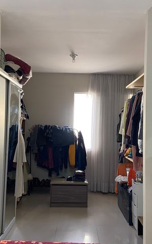 Casa à venda com 98m², 3 quartos e 2 vagas Casa à venda com 98m², 3 quartos e 2 vagasCloset