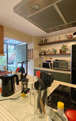 Casa à venda com 98m², 3 quartos e 2 vagas Casa à venda com 98m², 3 quartos e 2 vagasCozinha