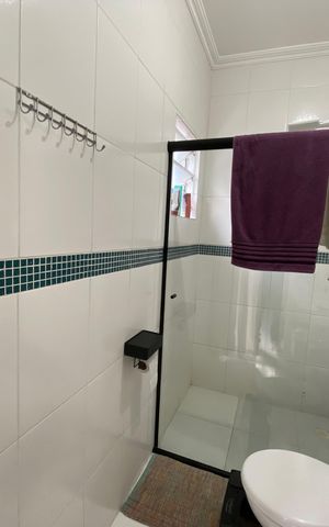 Casa à venda com 98m², 3 quartos e 2 vagas Casa à venda com 98m², 3 quartos e 2 vagasBanheiro