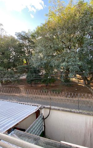 Casa à venda com 98m², 3 quartos e 2 vagas Casa à venda com 98m², 3 quartos e 2 vagasQuarto - Varanda