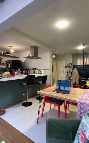 Casa à venda com 98m², 3 quartos e 2 vagas Casa à venda com 98m², 3 quartos e 2 vagasSala