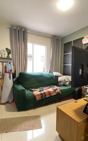 Casa à venda com 98m², 3 quartos e 2 vagas Casa à venda com 98m², 3 quartos e 2 vagasSala