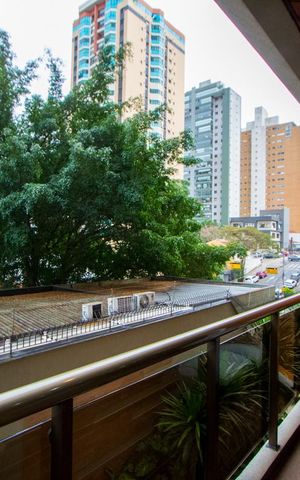 Apartamento à venda com 150m², 3 quartos e 2 vagas Apartamento à venda com 150m², 3 quartos e 2 vagasVaranda da sala
