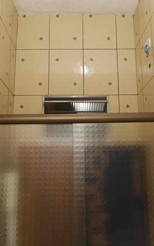 Casa à venda com 160m², 2 quartos e 4 vagasBanheiro 3- Garagem