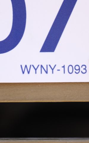 Casa à venda com 160m², 2 quartos e 4 vagasPlaca GRANDE instalada no portão do imóvel, dia 05.08.2026 - Código da placa: WYNY-1093