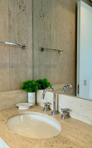 Apartamento à venda com 78m², 1 quarto e 2 vagasBanheiro
