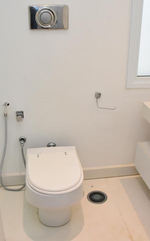 Casa de condomínio à venda com 269m², 3 quartos e 4 vagas Casa de condomínio à venda com 269m², 3 quartos e 4 vagasBanheiro da Suíte 2