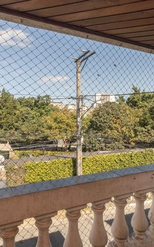 Casa para alugar com 200m², 3 quartos e 2 vagas Casa para alugar com 200m², 3 quartos e 2 vagasVaranda da frente vista