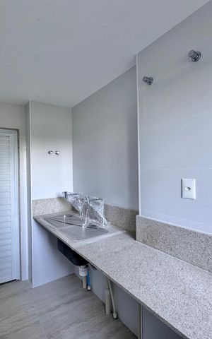 Apartamento à venda com 268m², 4 quartos e 4 vagas Apartamento à venda com 268m², 4 quartos e 4 vagasCozinha
