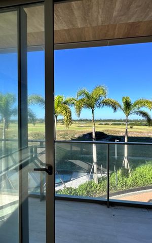 Apartamento à venda com 268m², 4 quartos e 4 vagas Apartamento à venda com 268m², 4 quartos e 4 vagasSuíte 1 - Varanda